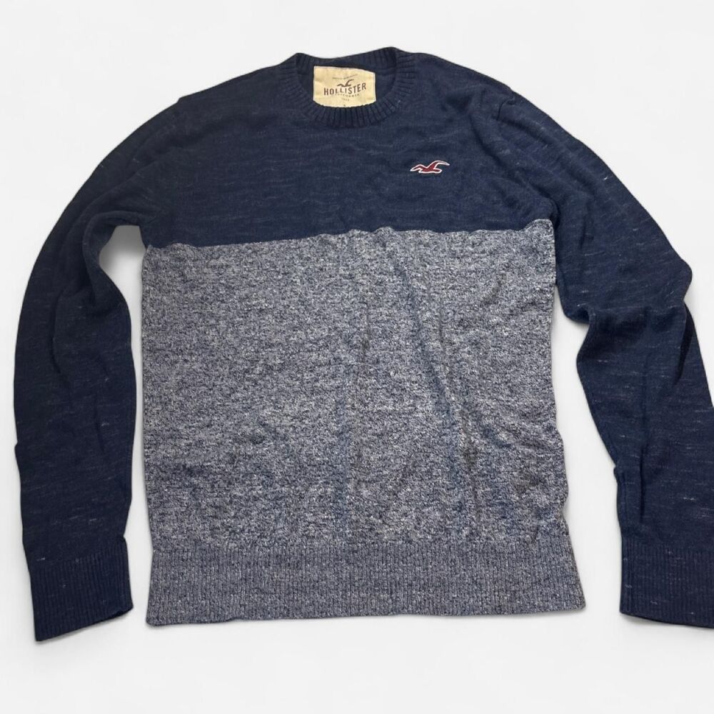 Hollister Co Men's Y2K Navy and Gray Sweater with Logo S